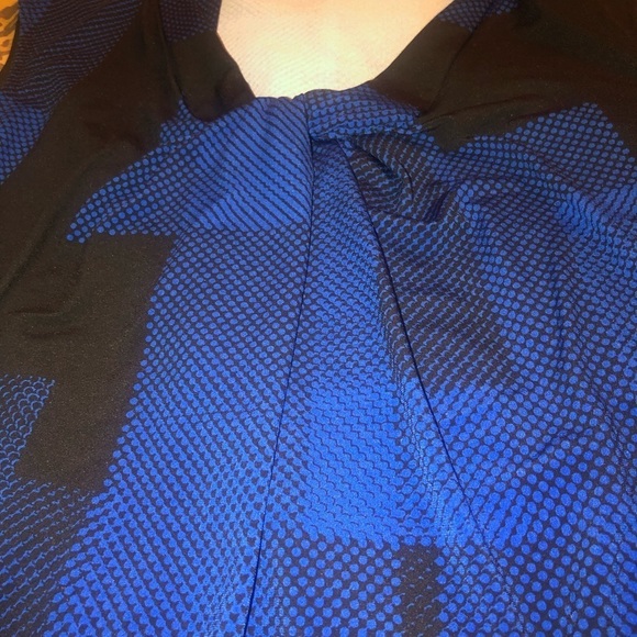 Karl Lagerfeld size large royal blue & black sleeveless V neck check top - Picture 5 of 6